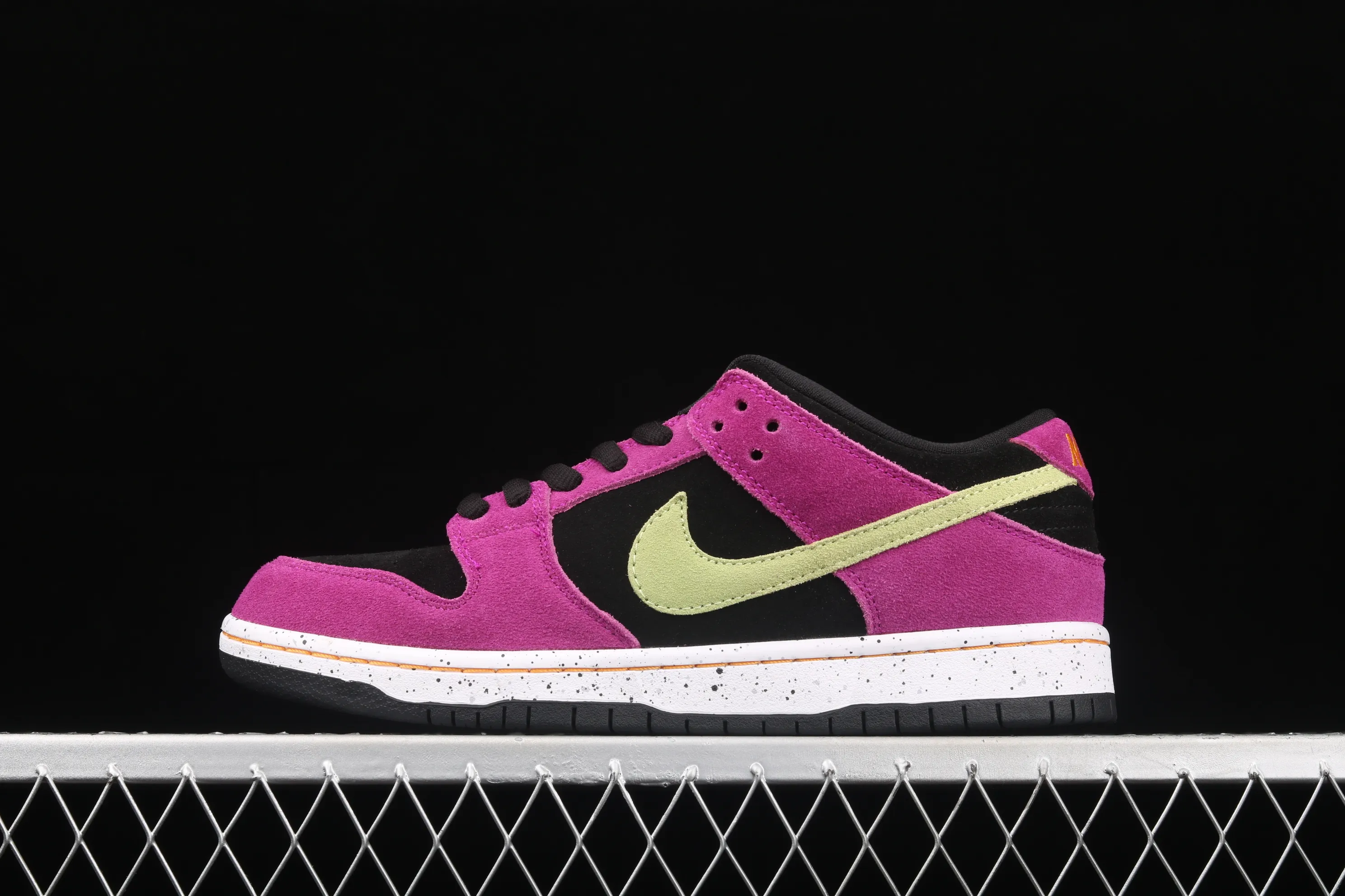 All categories Nk SB Dunk series Nk SB Dunk Low low-top sneakers J version Nk Dunk SB Low SP black rose red retro low-top casual sports skateboard shoes BQ6817-501